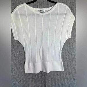 One 7 Six Women’s size small short sleeve knit blouse